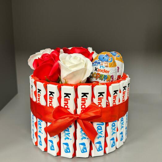 Подарочный набор Kinder Maxi с мылными  розами