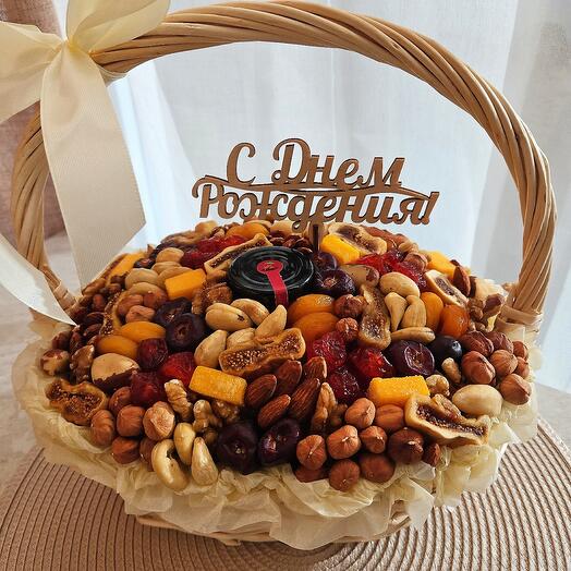Корзинка с сухофруктами и орехами «Яркие краски»