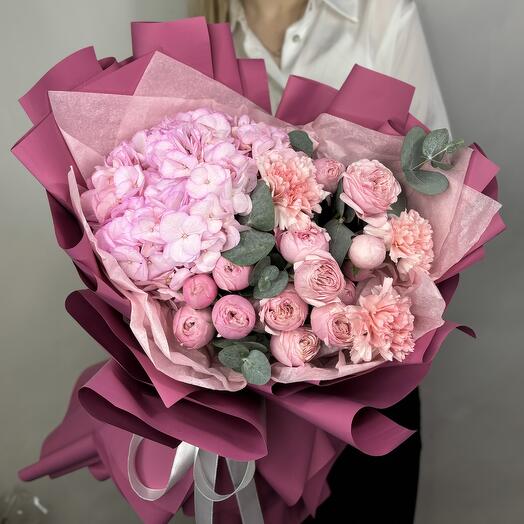Букет PINK гортензия, пионовидные розы и гвоздика