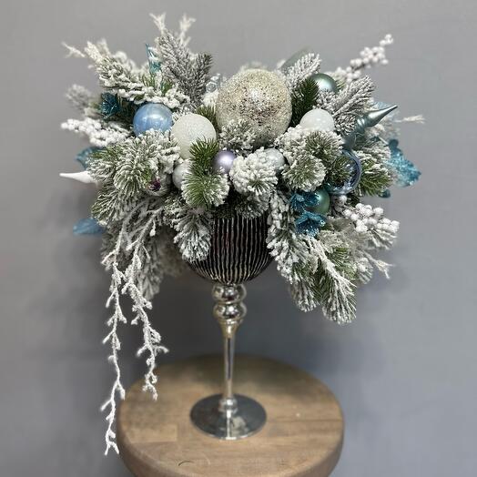 Композиция из искуственной хвои «время сказочных историй»