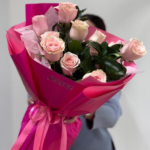 Букет лодочка из 11 нежных роз