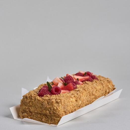 Наполеон со свежими ягодами