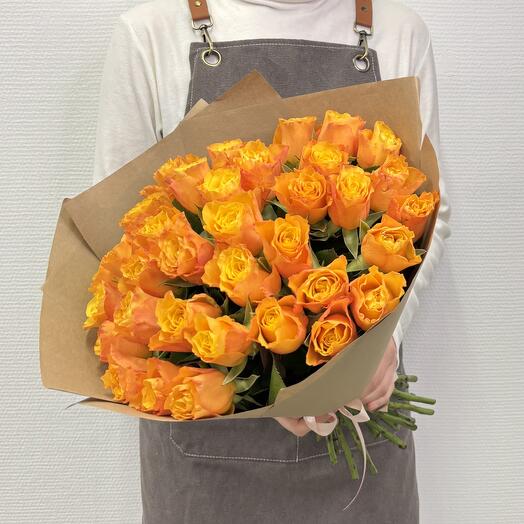 Bouquet of 35 orange Kenyan roses in craft paper
