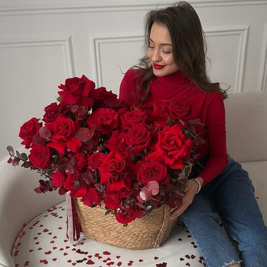 Корзина с пион розами