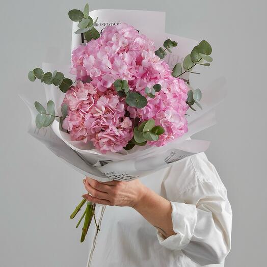 Bouquet with pink hydrangeas and eucalyptus 643