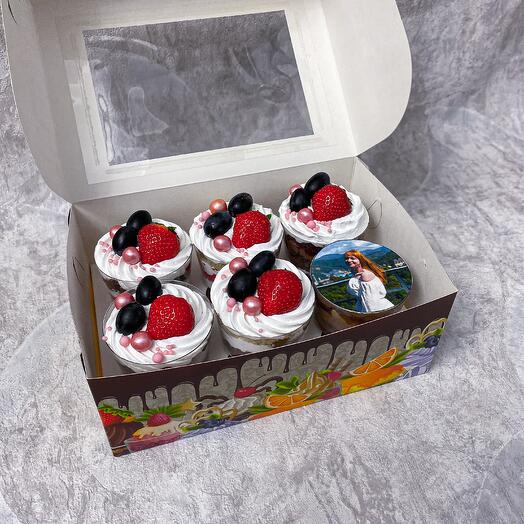 Трайфлы с индивидуальной сахарной картинкой любимой девушки