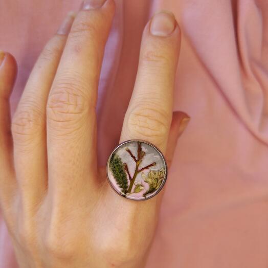 A ring with real flowers 21mm