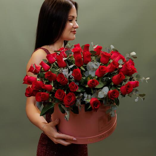 51 роза в коробке
