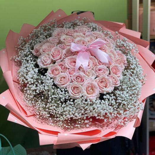 Bouquet of delicate roses and gypsophila