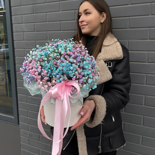 Радужная коробка с Гипсофилой на 8 марта