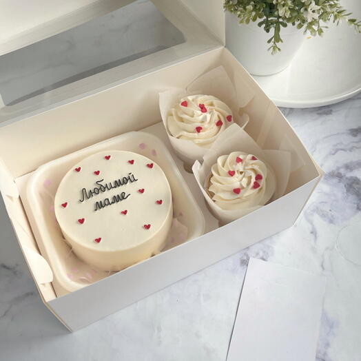 Set of bento cake and 2 cupcakes