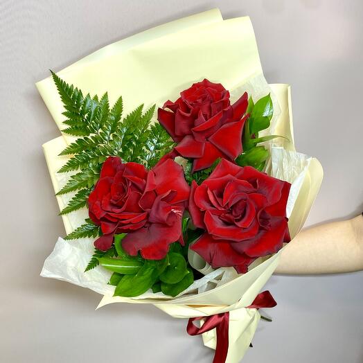 Красные французские розы