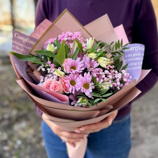 Bouquet "Flower poetry" with bush roses and alstroemeria