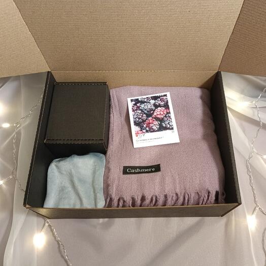 Подарочный набор: палантин, рунный браслет и ароматическая свеча