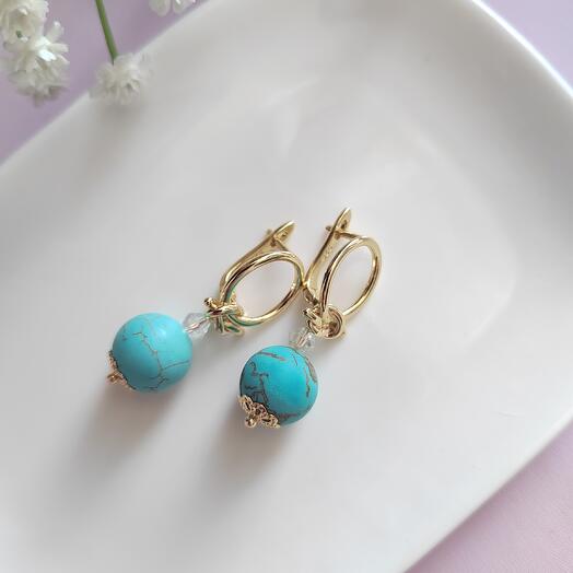 Серьги из говлита и горного хрусталя