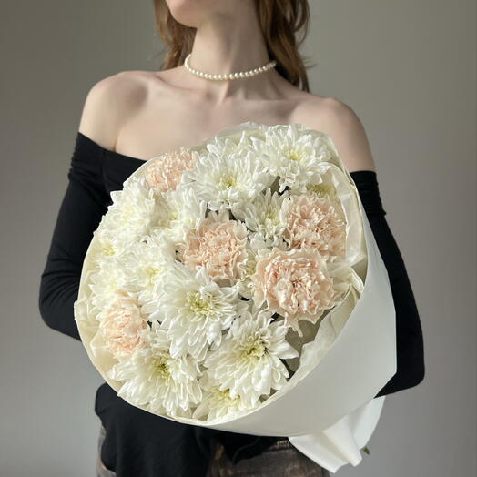 Bouquet of white bush chrysanthemums and cream carnations