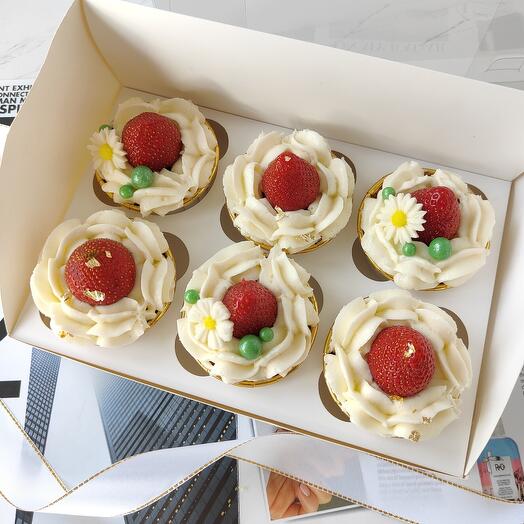 Lambeth cupcakes with strawberries and chamomiles 2 flavors
