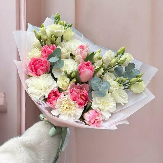 Очарование весны с тюльпанами