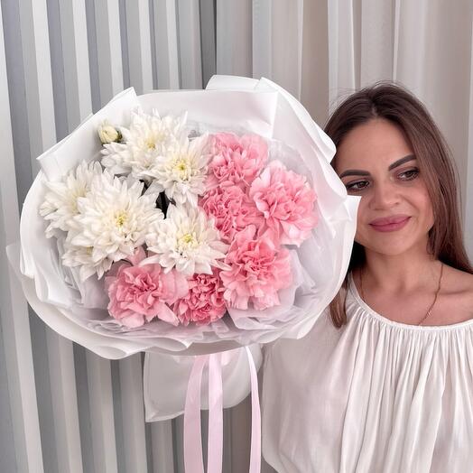 Авторский букет с хризантемой и диантусом🌿 Размер S