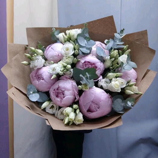 Букет из эустомы, пионов, эвкалипта, Дофаминовый, peony