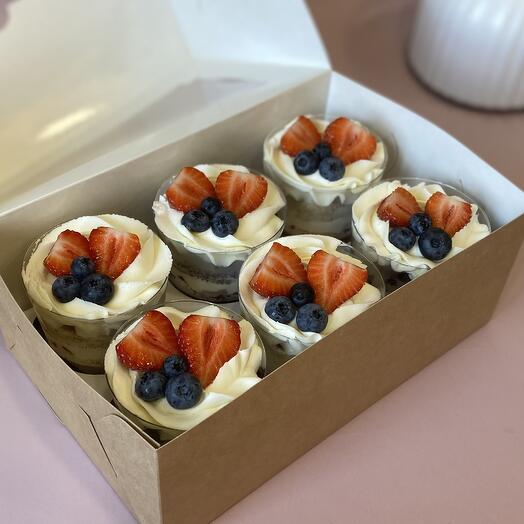 Трайфлы с ягодами на день рождения