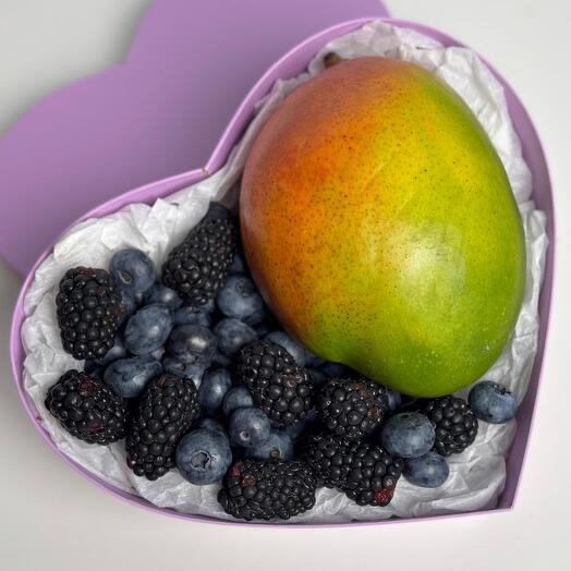 Фруктово-ягодный набор манго голубика и ежевика