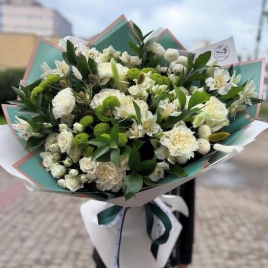 Букет «Природа» из хризантем, альстромерий, диантусов, роз и кустовых роз