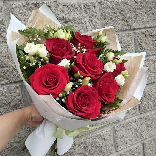 Розы красные, эустома, гипсофила. Букет "Кармен" 91