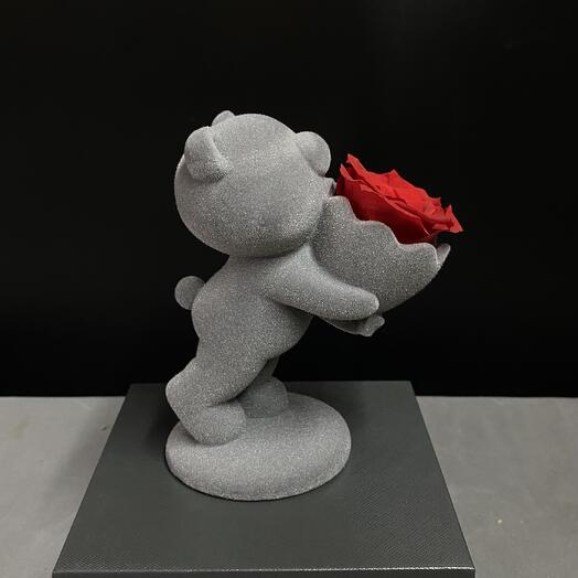 Мишка в подарочной коробке с стабилизированной красной розой