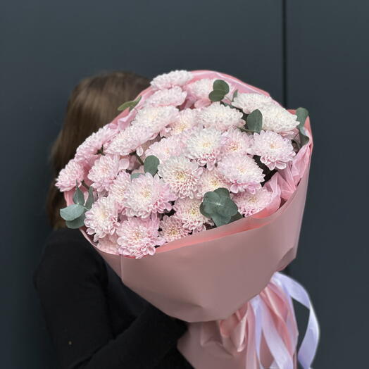 Букет из розовых хризантем и ароматным эвкалиптом 💗