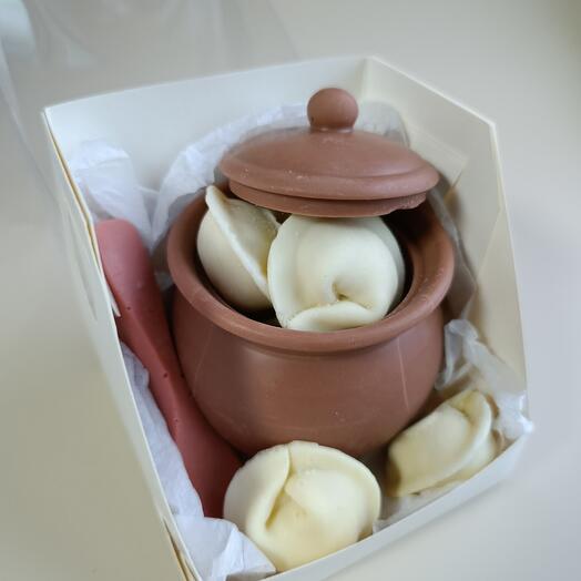 Шоколадный горшочек с пельменям