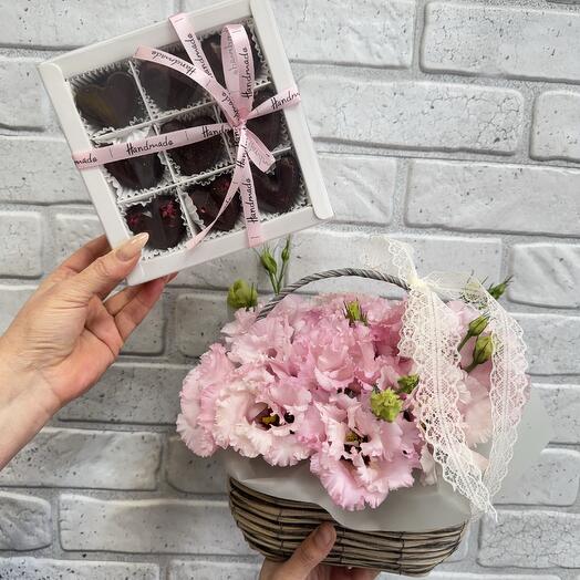 Сет корзина цветов и шоколад