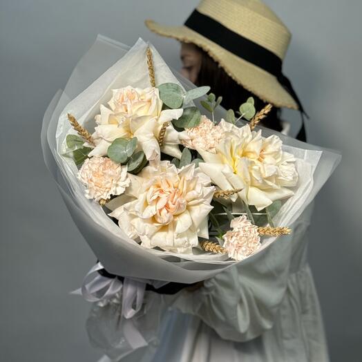 Букет с французскими розами, пшеницей и диантусами