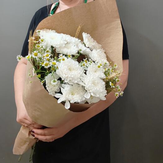 Букет "Осенний комплимент" с хризантемой и танацетумом