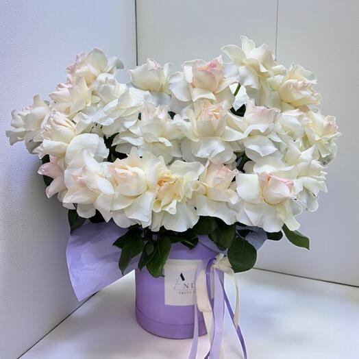 Коробка с французскими розами Big — воплощение элегантности и изящества