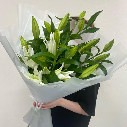 Букет из 5 белых лилий