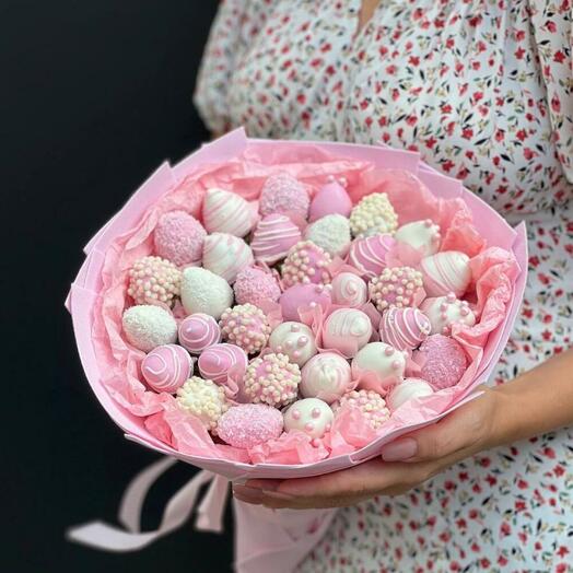 Букет из клубники в шоколаде  розовый 💝️ недорогой