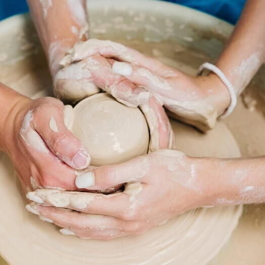 Подарочный сертификат «Мастер класс Гончарный круг» (2 часа, 1 человек в составе группы)