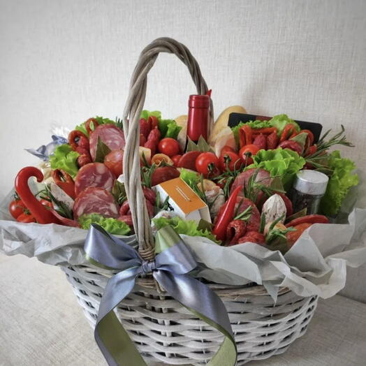Корзина с колбасами мужской букет