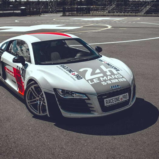 Подарочный сертификат «Заезд на Audi R8» (1 сеанс, За рулем)