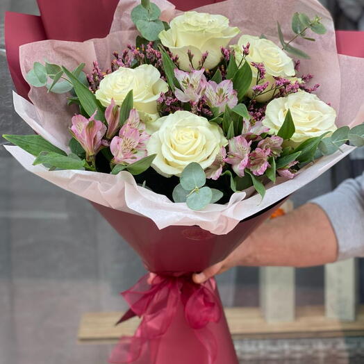 Un lindo ramillete de 5 rosas