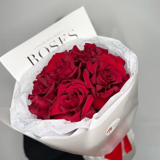 5 Red Roses