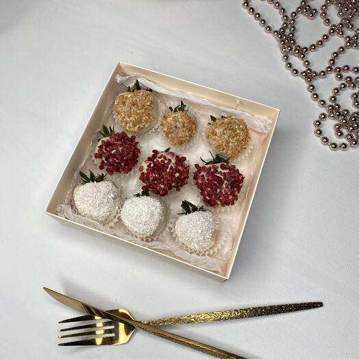 Набор клубники из 9 шт на день мамы