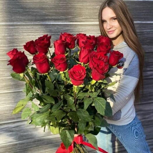 Высокие красные розы Эквадор — букет из 25 королевских цветов, 111