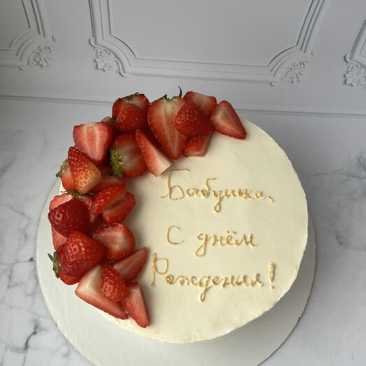 Торт с клубникой