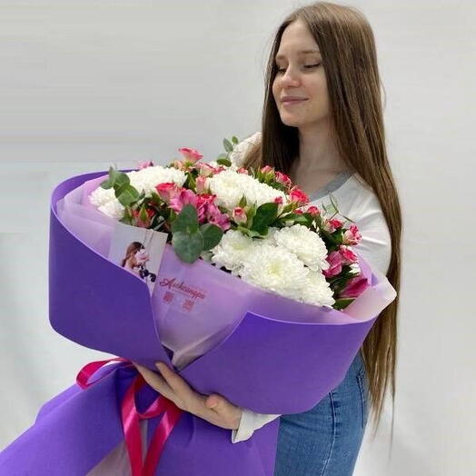 Ароматный букет с пионовидной розой, альстромерией и кустовой хризантемой, 216