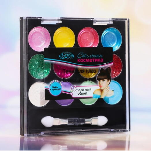 Набор косметики для девочки: тени, блеск, аппликатор