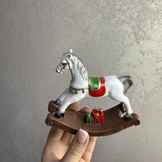Новогодняя лошадка