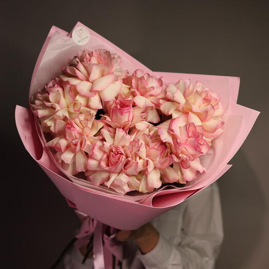 Monobucket of French roses of the Esperance variety
