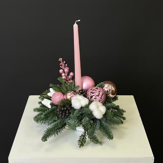 Композиция Тёплый Вечер — новогодний декор с нобилисом, свечой, хлопком и игрушками